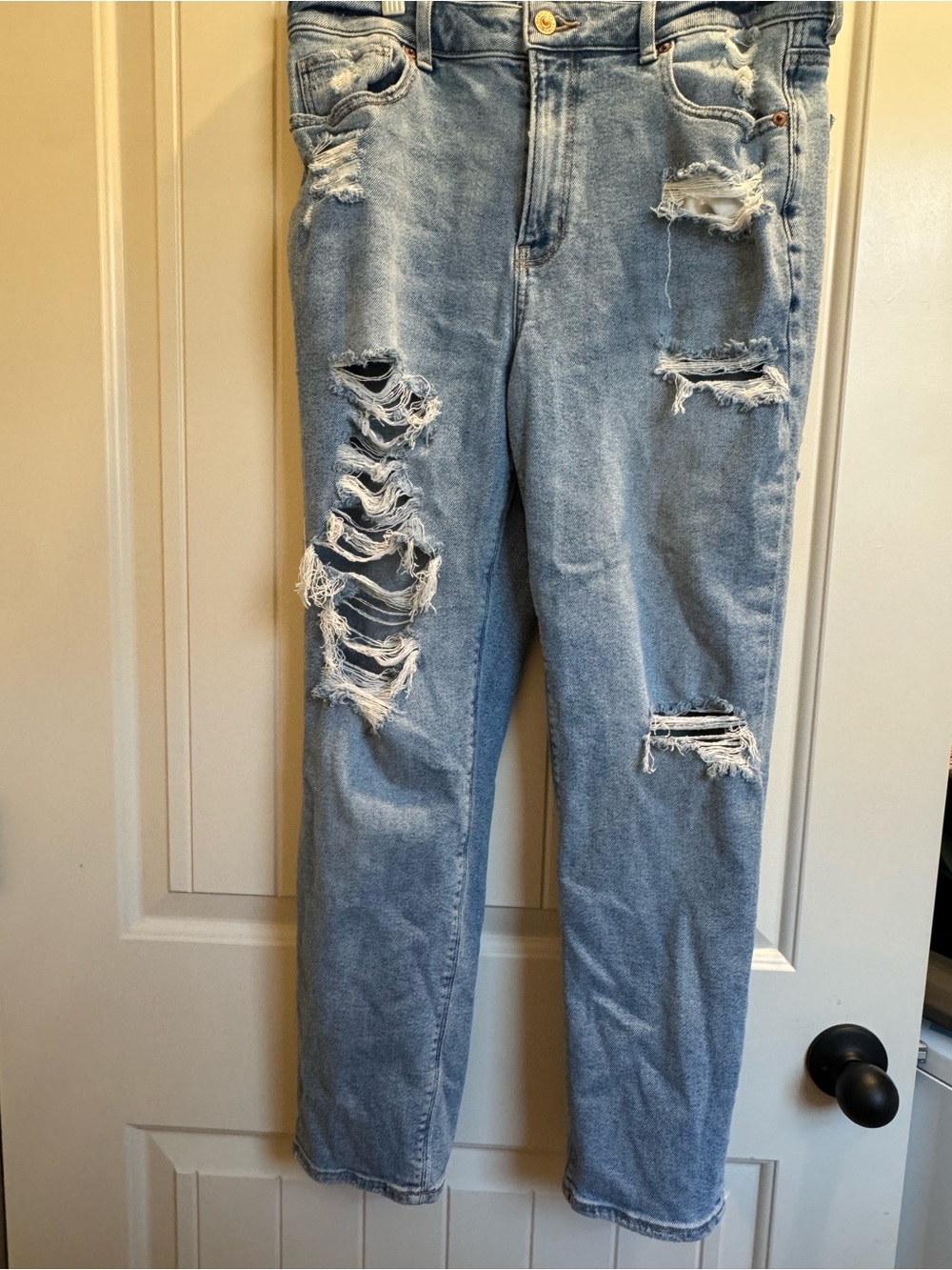 American Eagle Outfitters Light Blue Ripped Straight Leg Jeans